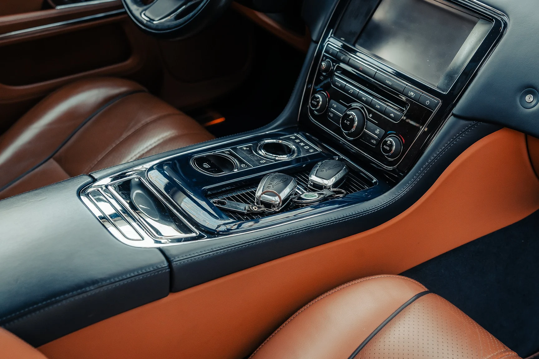 Innenraumfoto von 2012 Jaguar XJ (53)