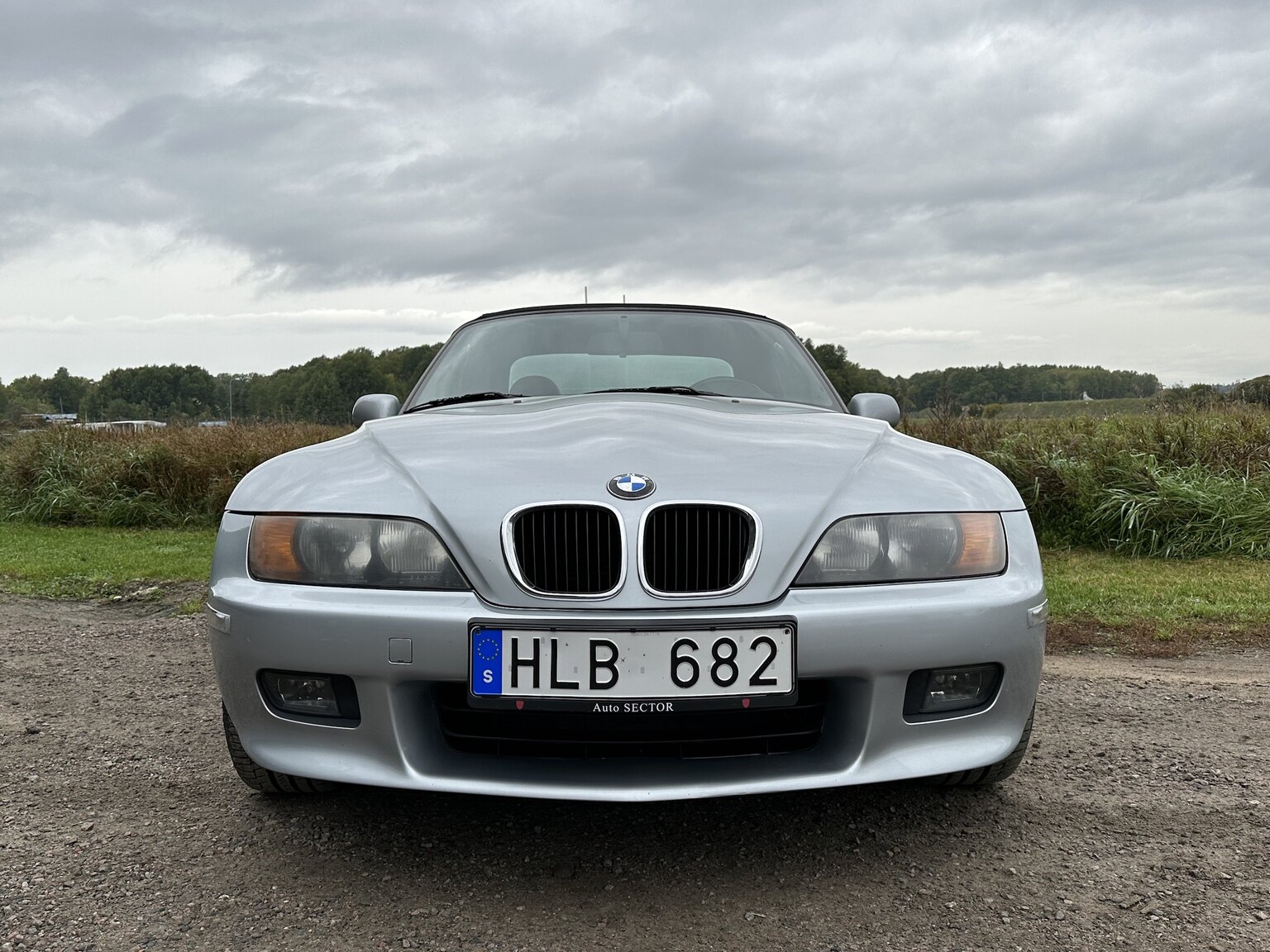 Exterior image of 1997 BMW Z3 2.8 Roadster