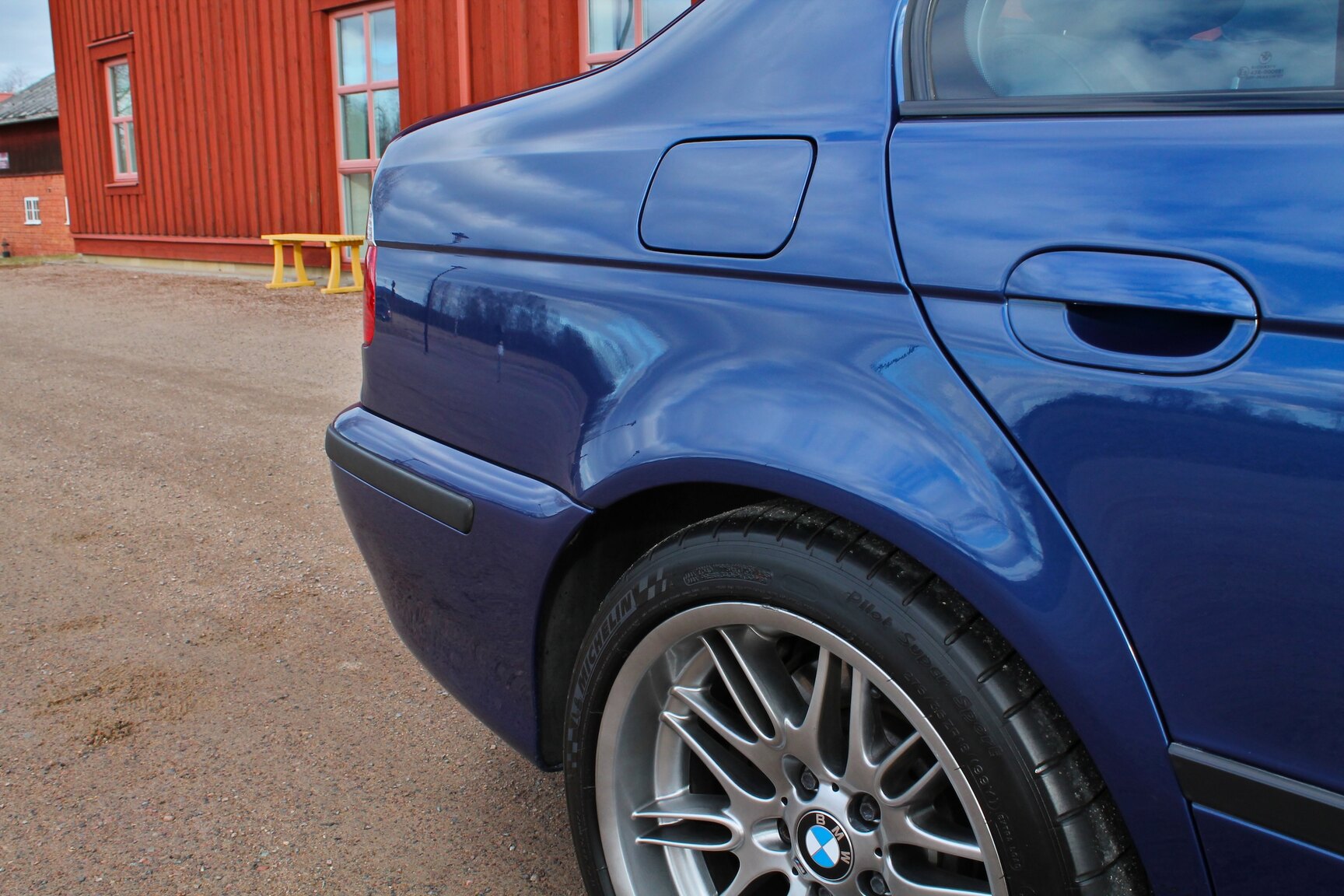 Exteriörbild på 2003 BMW M5