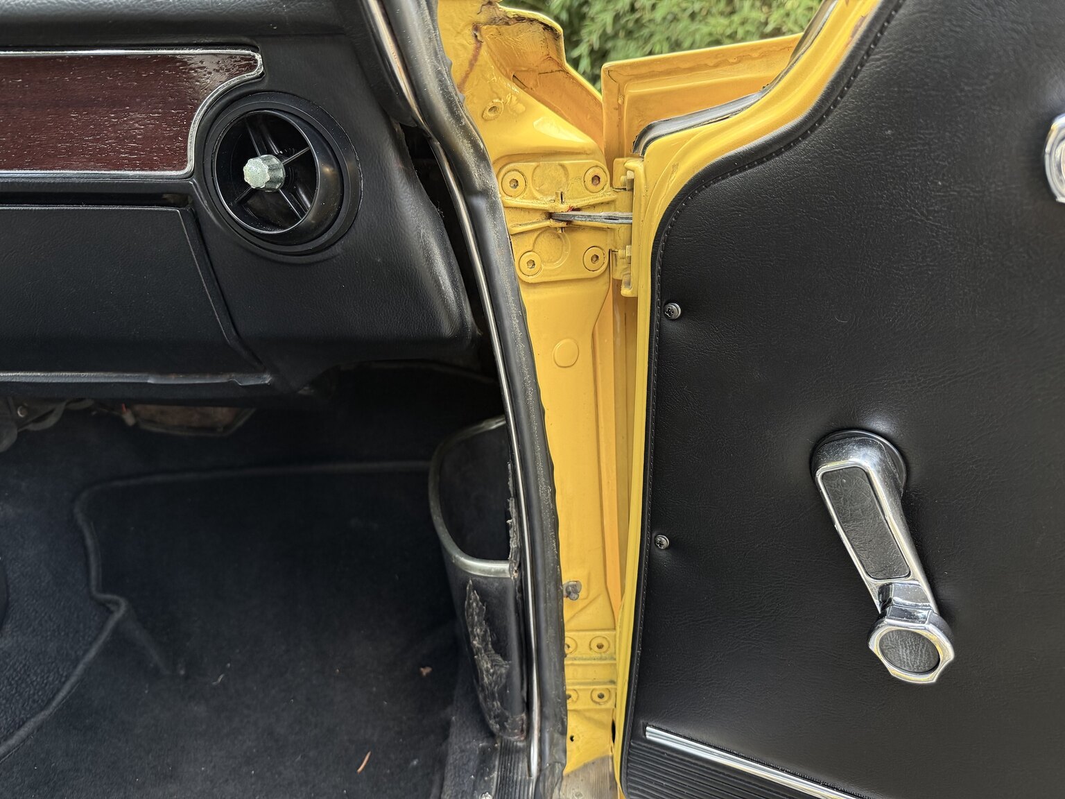 Interior image of 1974 Alfa Romeo GT 1600 Junior