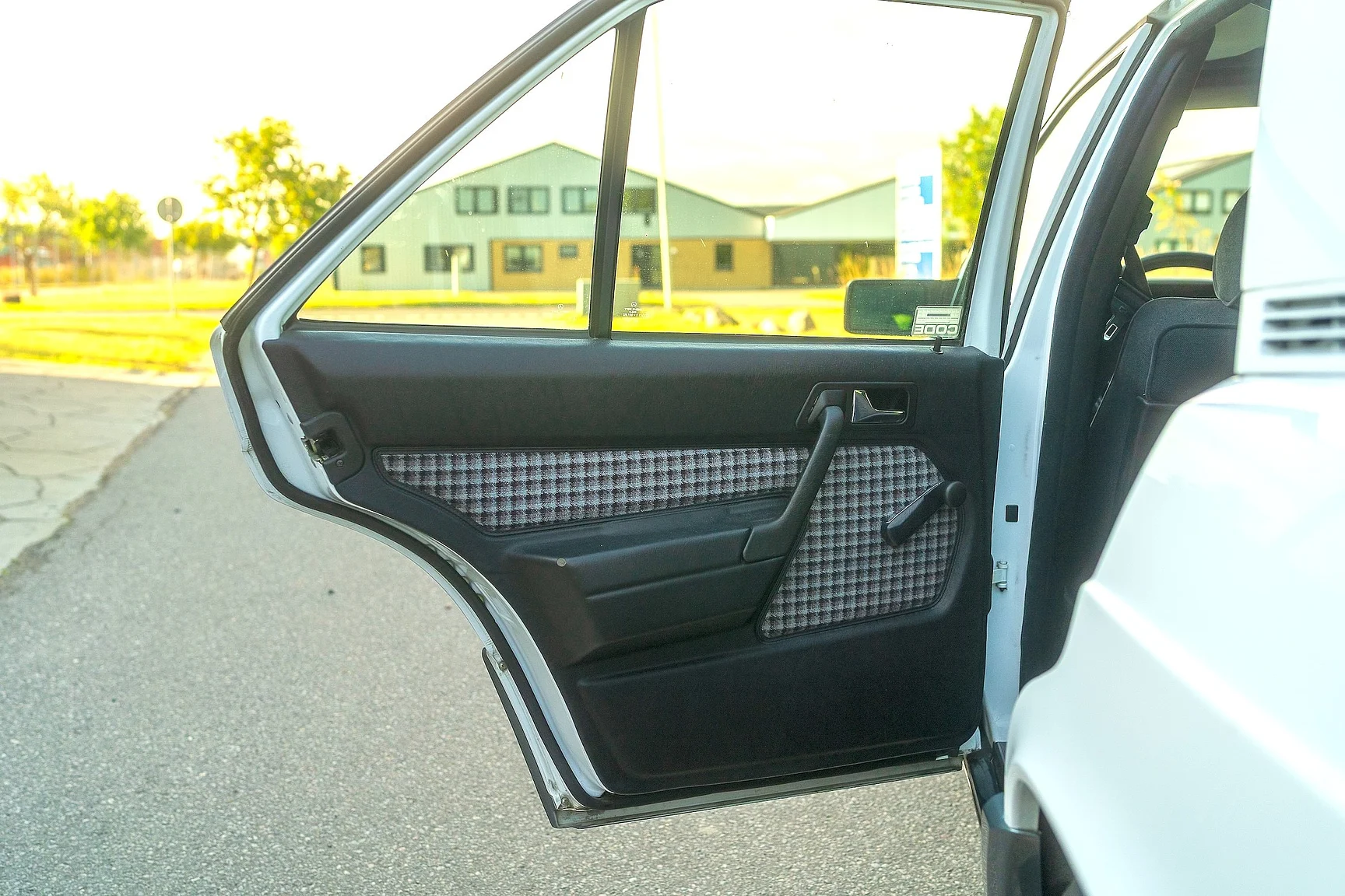 Innenraumfoto von 1992 Mercedes-Benz 190 E 1.8 - NO RESERVE (13)