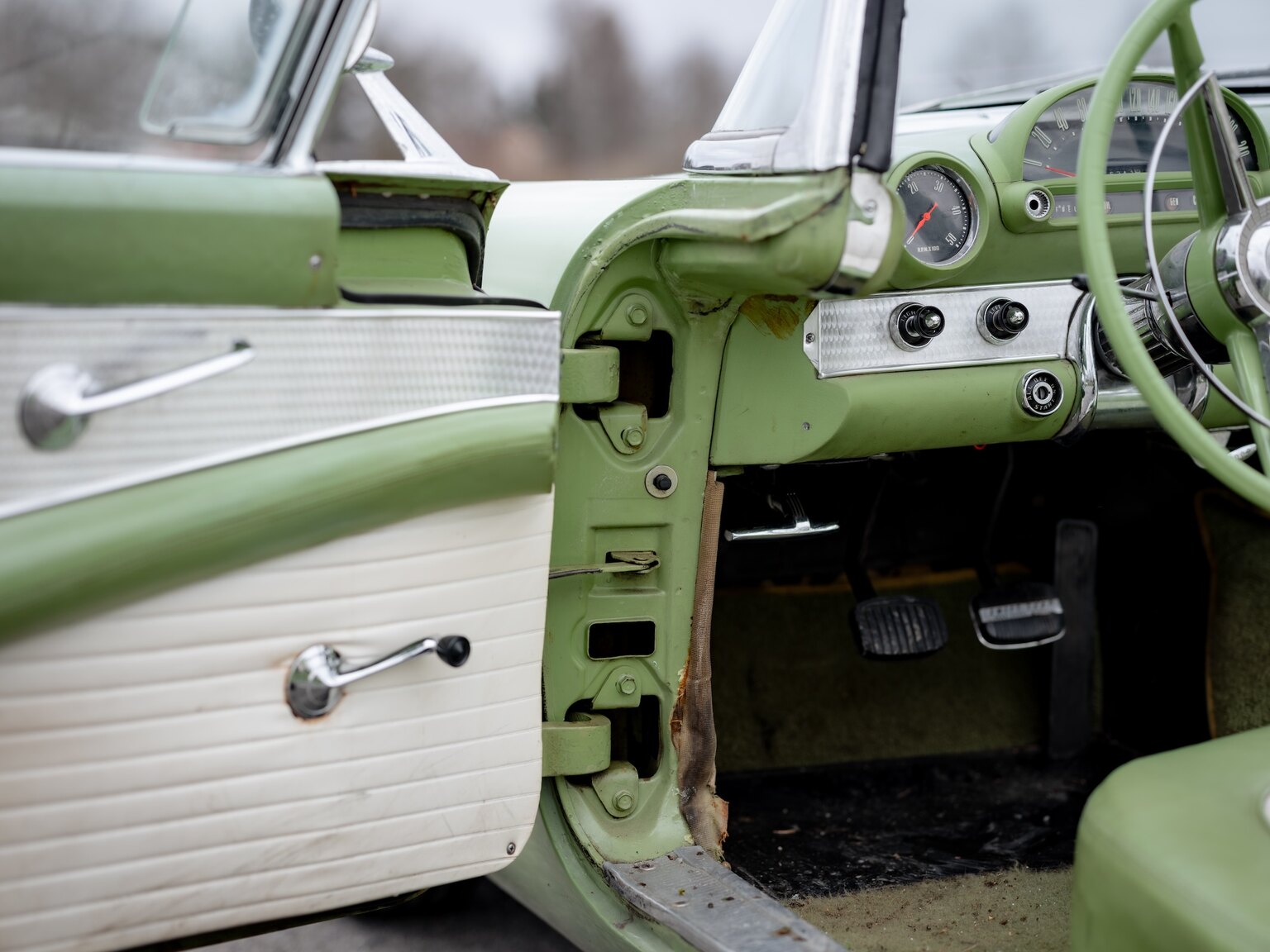 Innenraumfoto von 1956 Ford Thunderbird (5)
