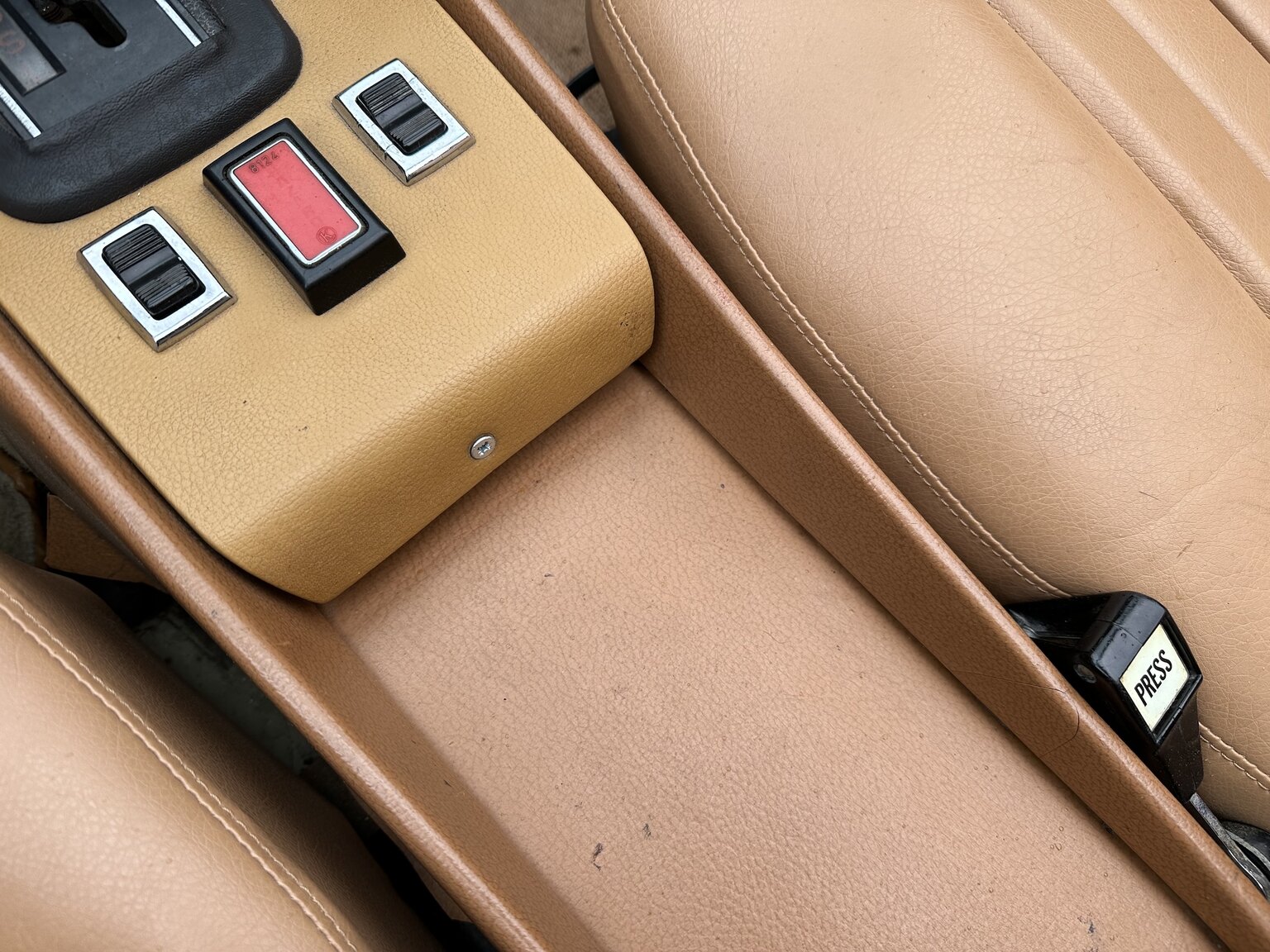 Interior image of 1973 Mercedes-Benz 450 SL