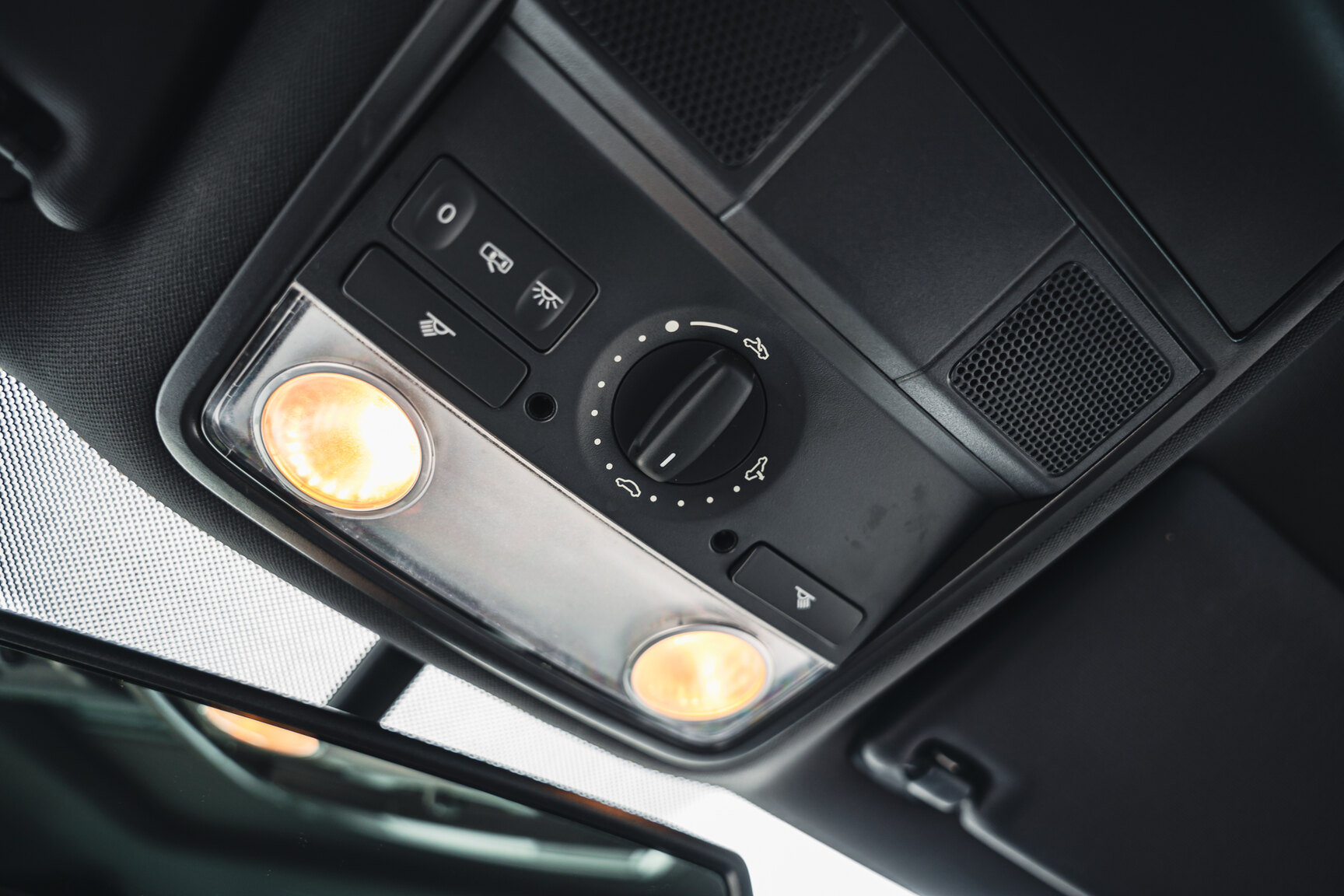 Innenraumfoto von 2007 Volkswagen Golf R32 (45)