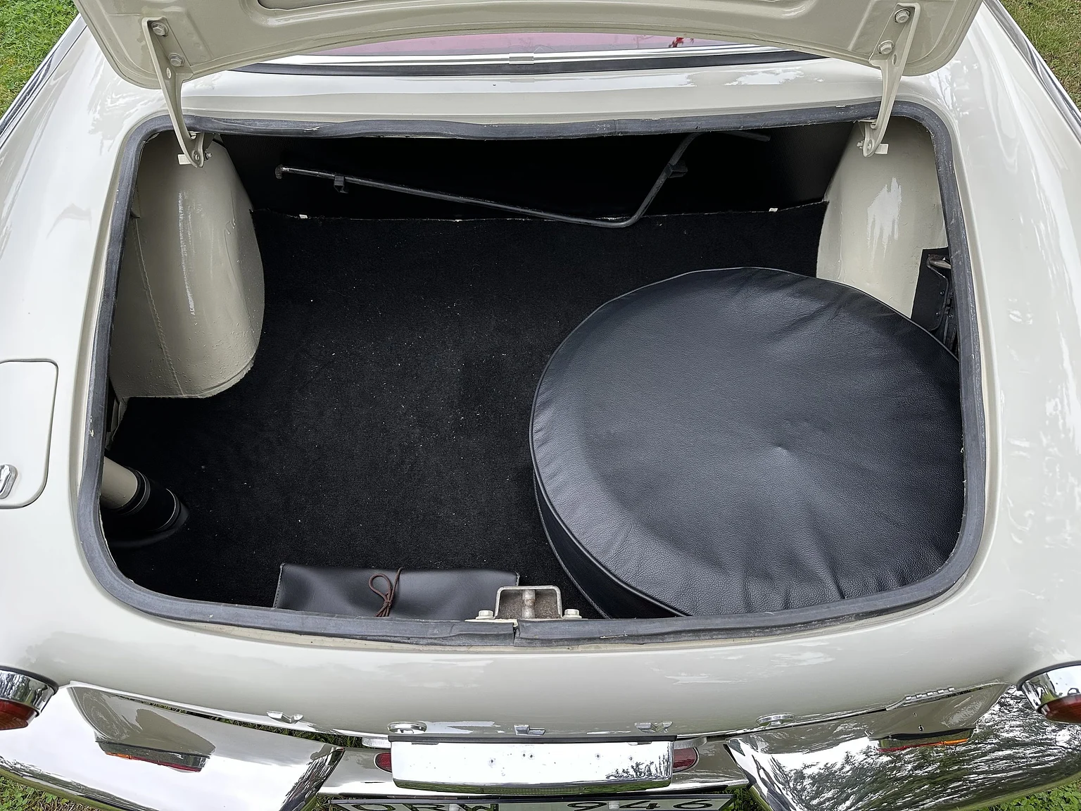 Exterior image of 1964 Volvo P1800S (45)