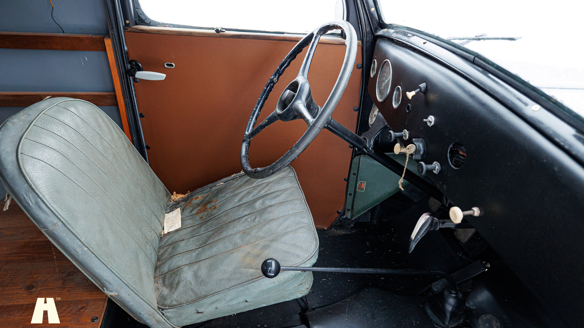 Interior image of 1952 Ford E4930 Van (22)