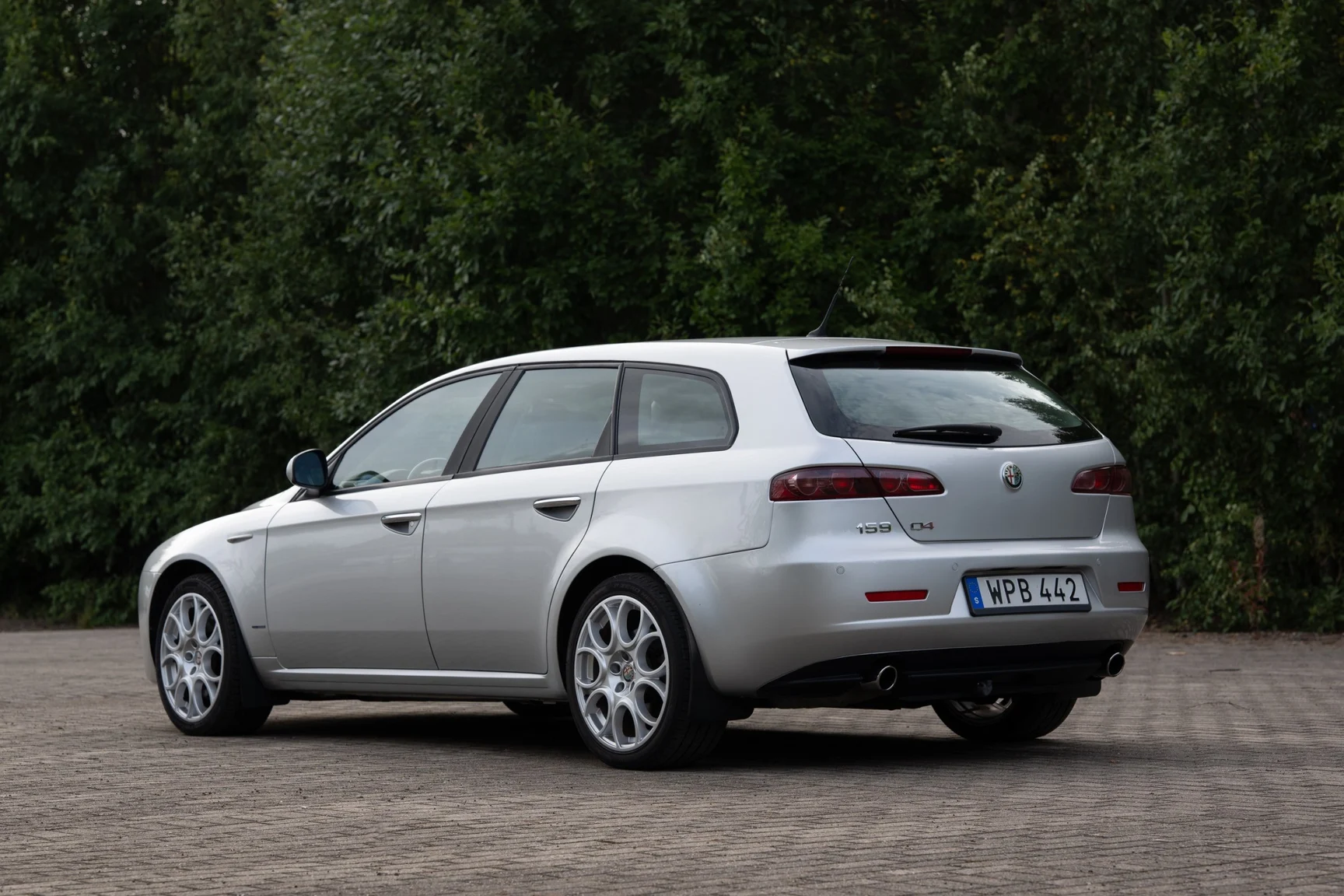 Exterior image of 2008 Alfa Romeo 159 Q4 Sportwagon (5)
