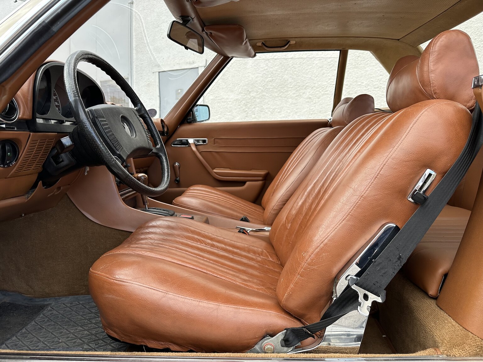Interior image of 1974 Mercedes benz 450 SL