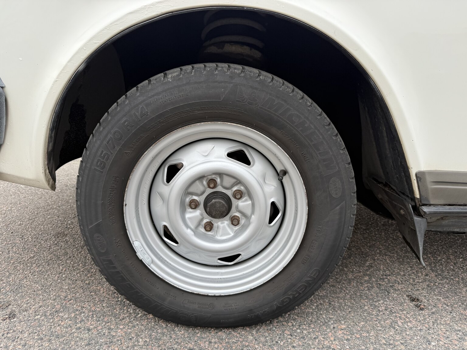 Exteriörbild på 1991 Volvo 240 GL Automat (19)