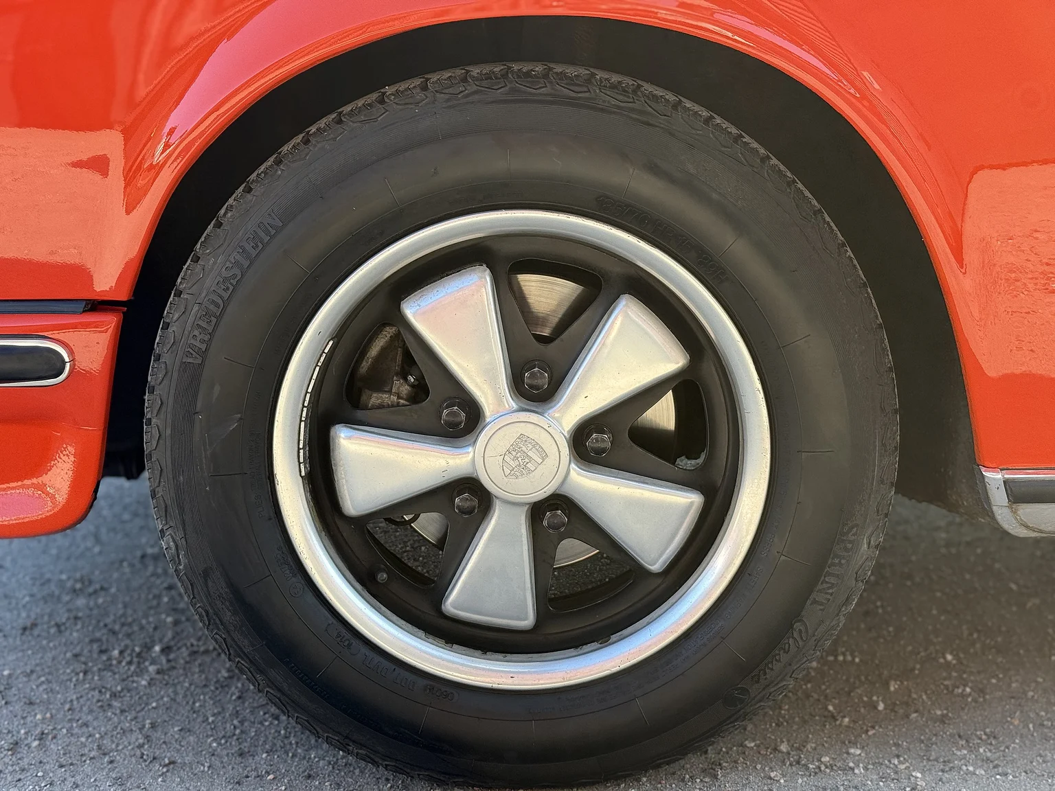 Exteriörbild på 1971 Porsche 911 S  (25)