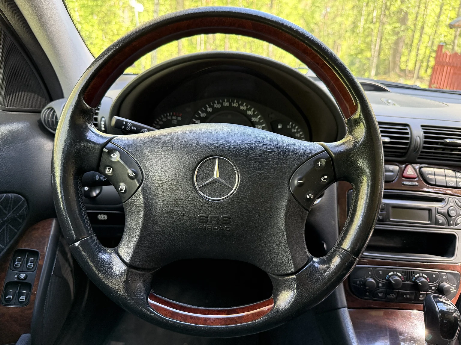 Innenraumfoto von 2002 Mercedes-Benz C 320 T (3)