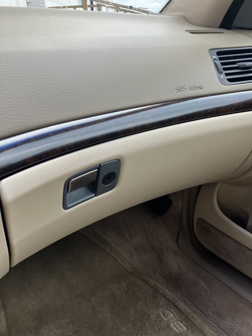 Interior image of 1999 Volvo S80