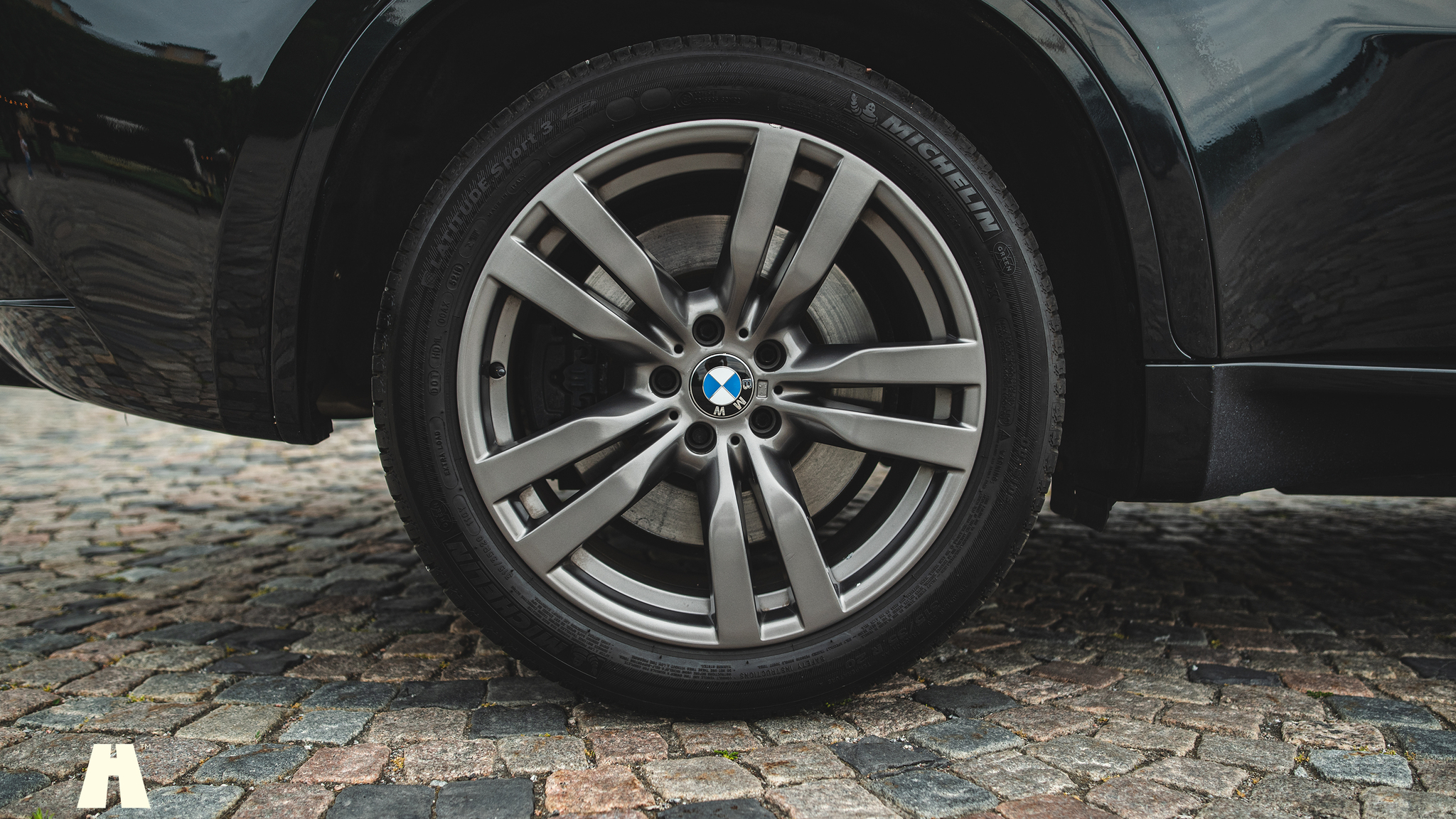 Exterior image of 2010 BMW X6 M Ferrita 555HK (42)