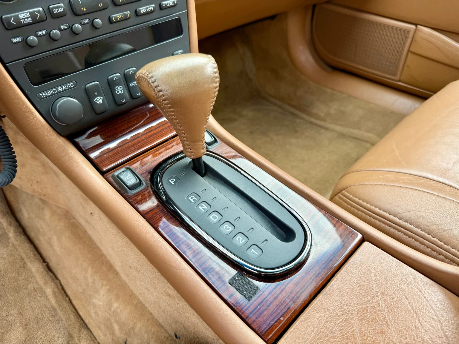 Innenraumfoto von 1997 Cadillac STS Seville 4.6 V8 (19)