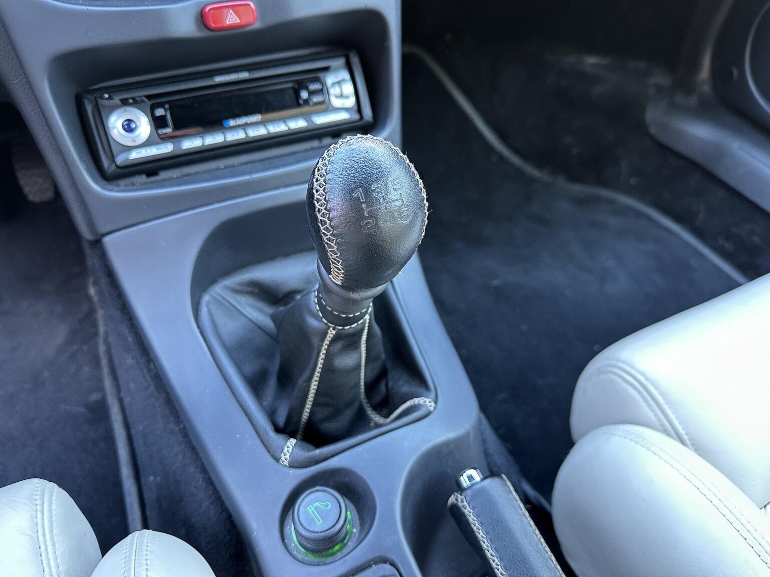 Innenraumfoto von 1997 Alfa Romeo GTV 3.0