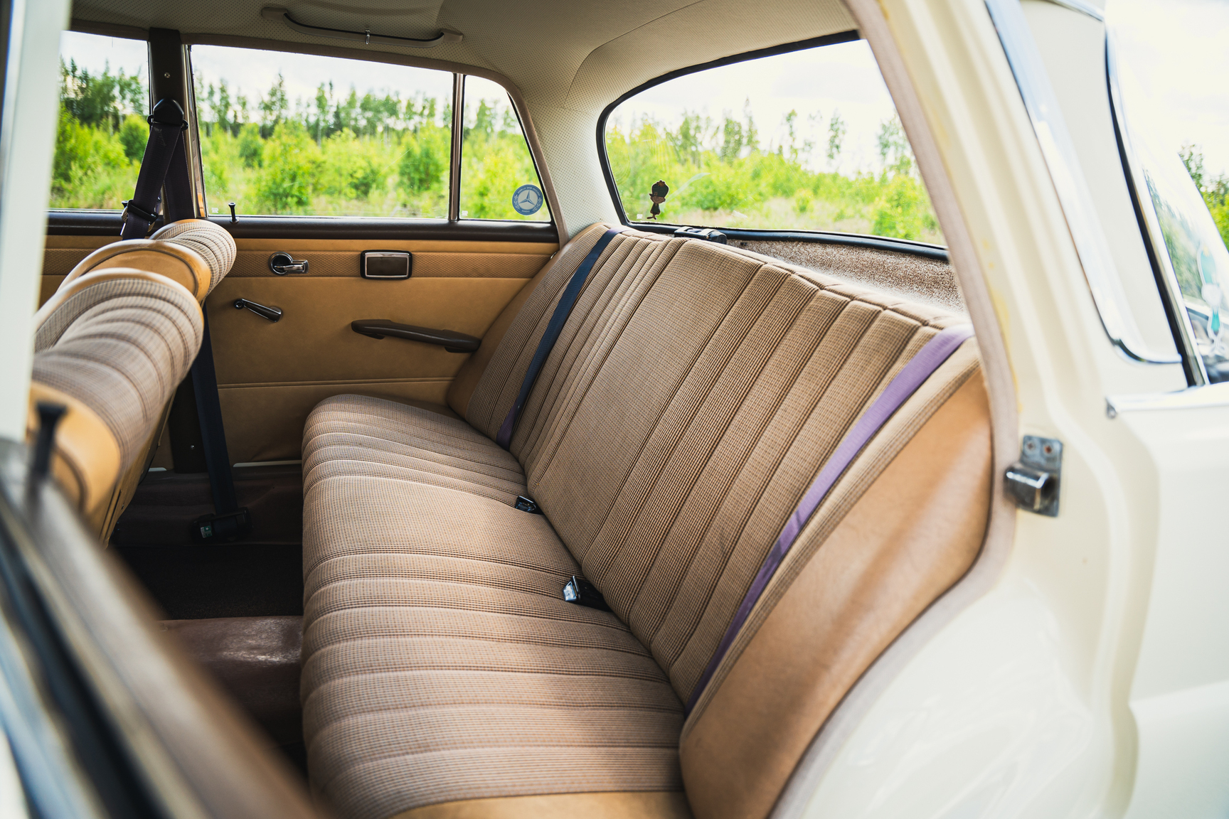 Innenraumfoto von 1966 Mercedes-Benz 200 D "Heckflosse"