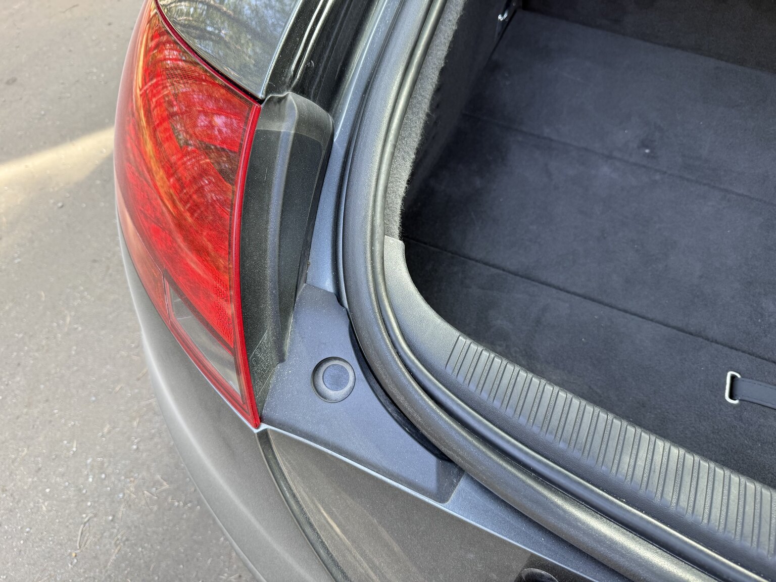 Interior image of 2011 Audi TT RS Coupé