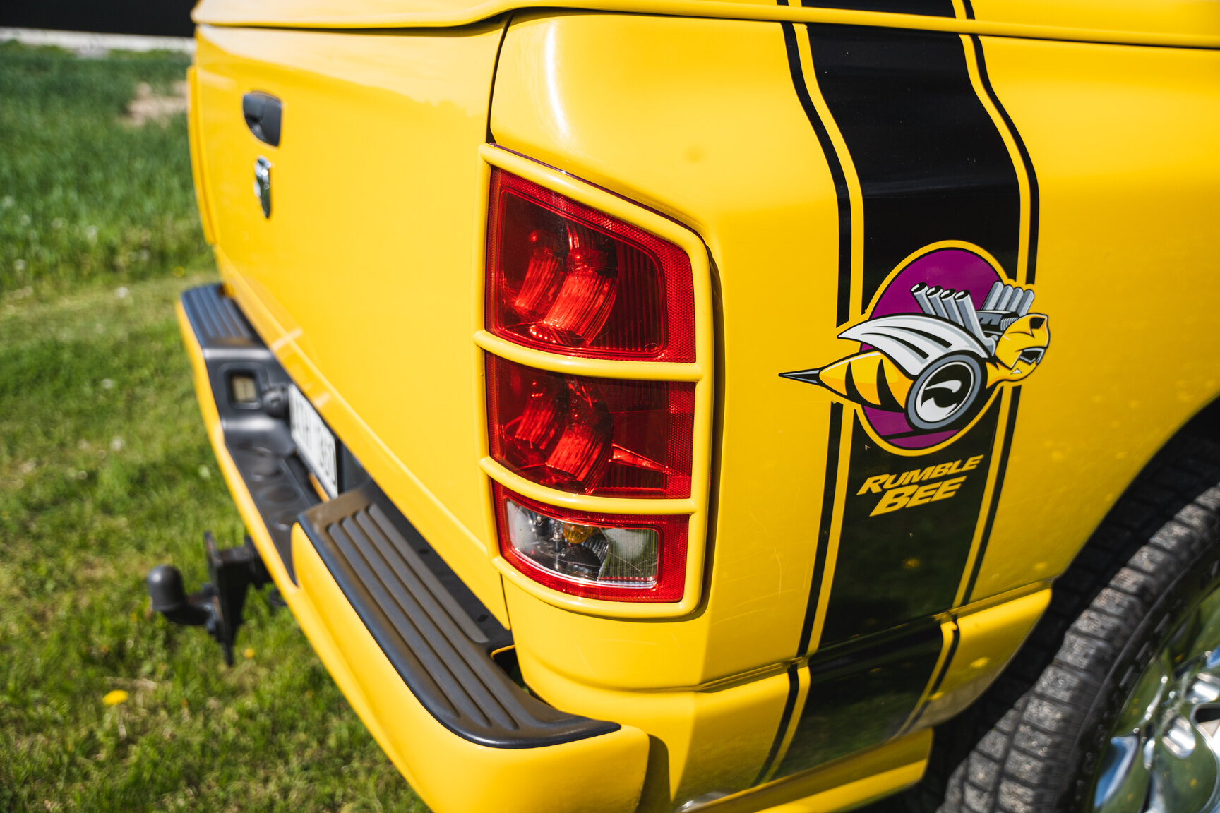 Exteriörbild på 2005 Dodge Ram 1500 Bumble Bee