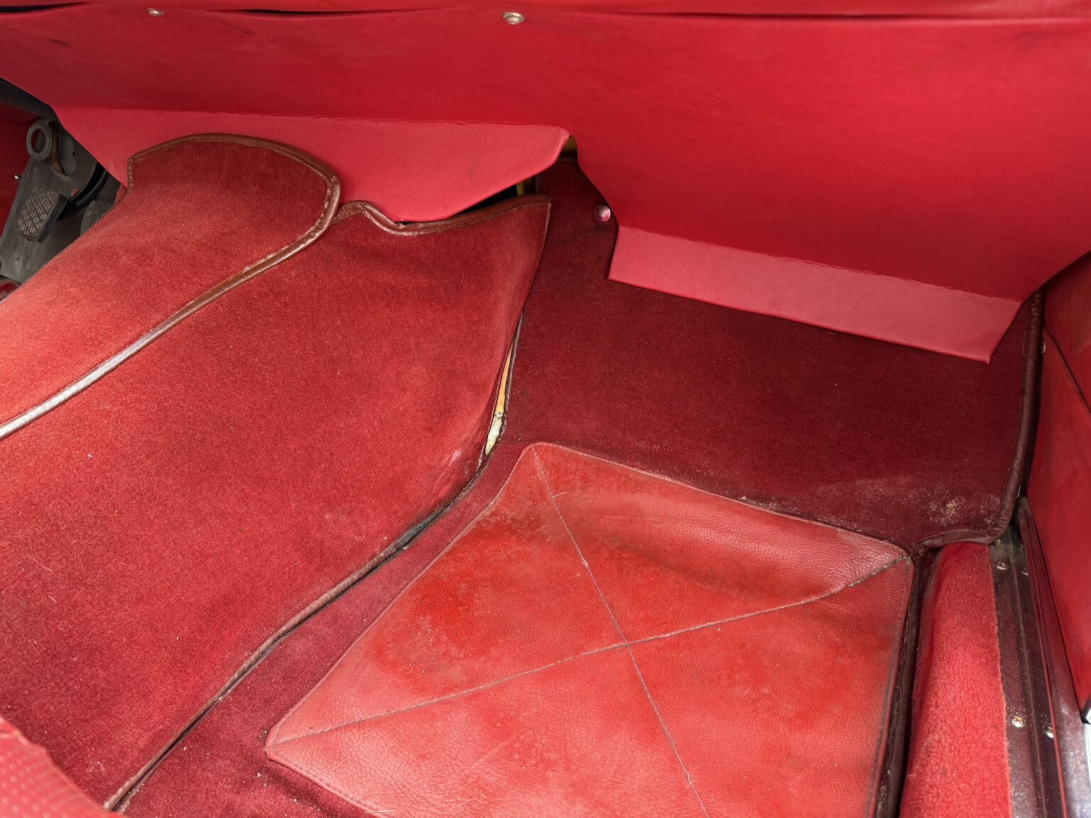 Interior image of 1963 Mercedes-Benz 220 SE