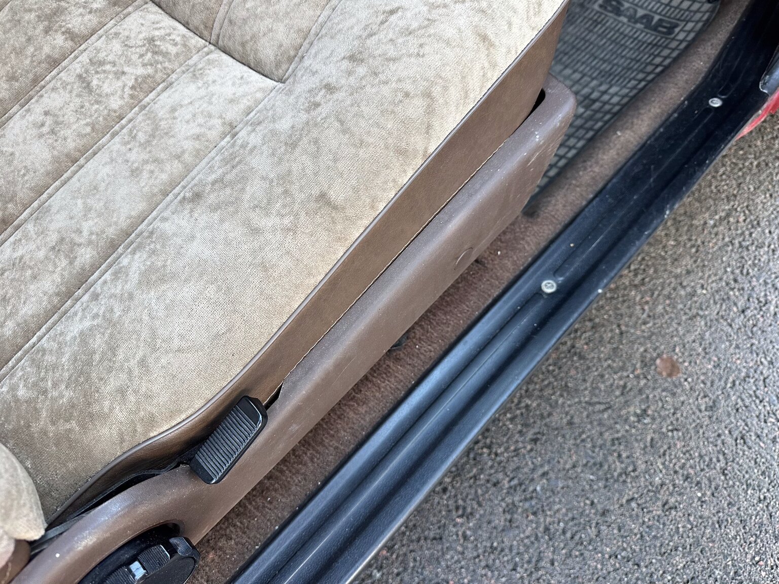 Interior image of 1984 Saab 900 GL