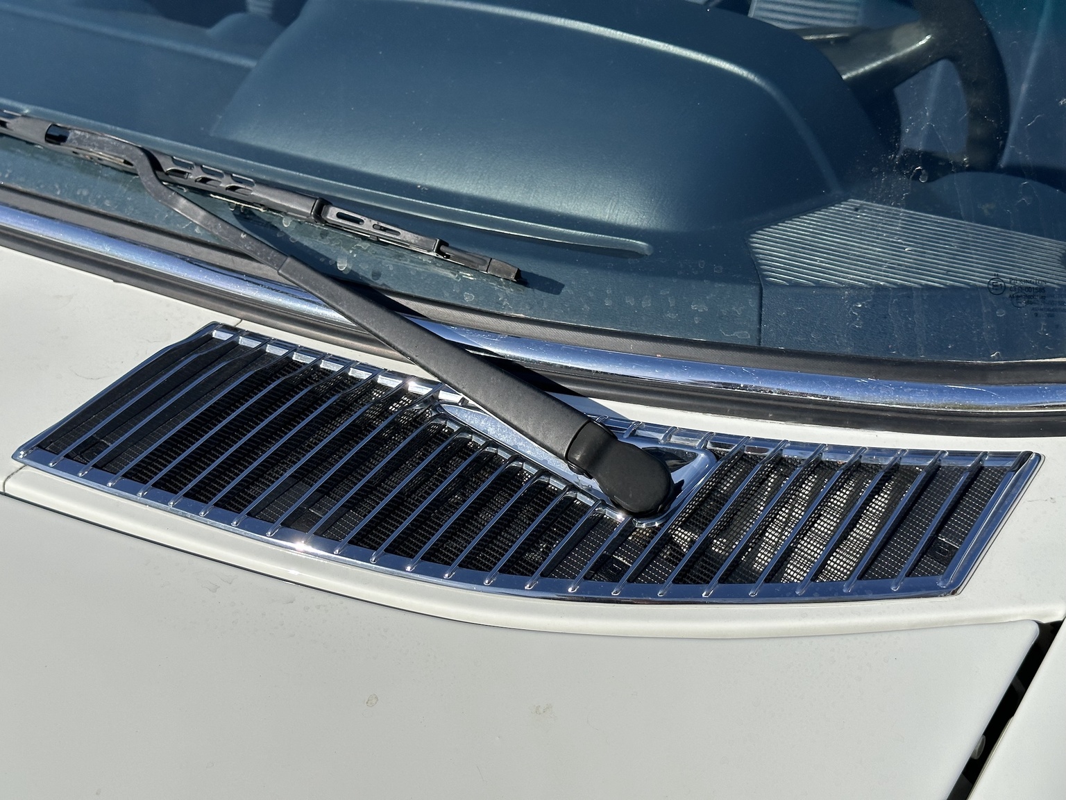 Exterior image of 1985 Mercedes-Benz 200