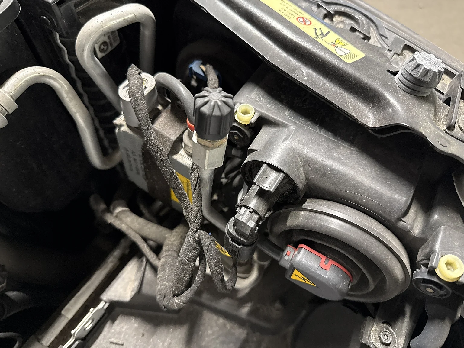 Image of 2002 BMW 520i (6) mechanics