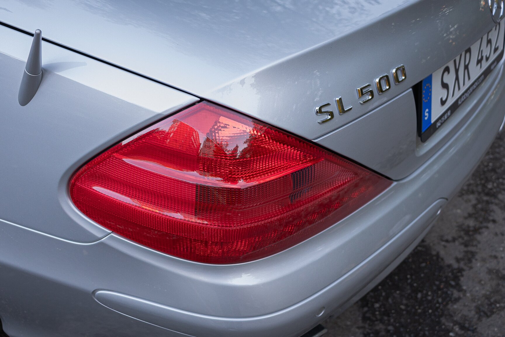 Exterior image of 2002 Mercedes-Benz SL 500