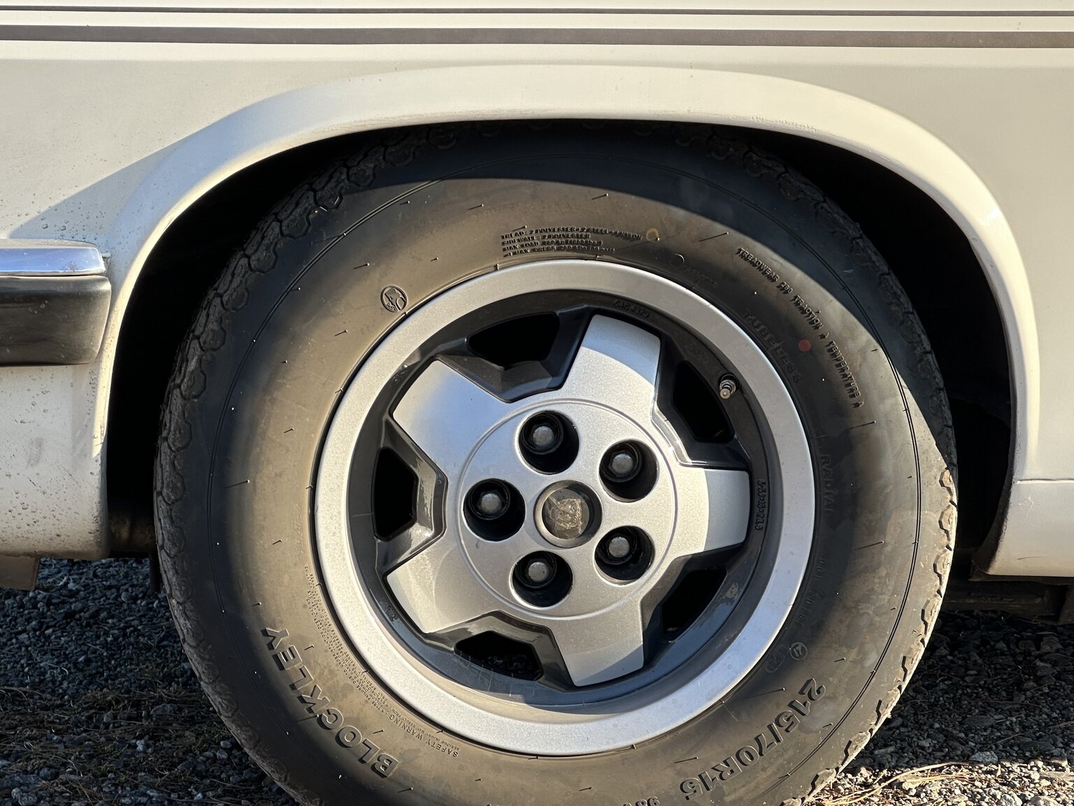 Exteriörbild på 1985 Jaguar XJ-SC