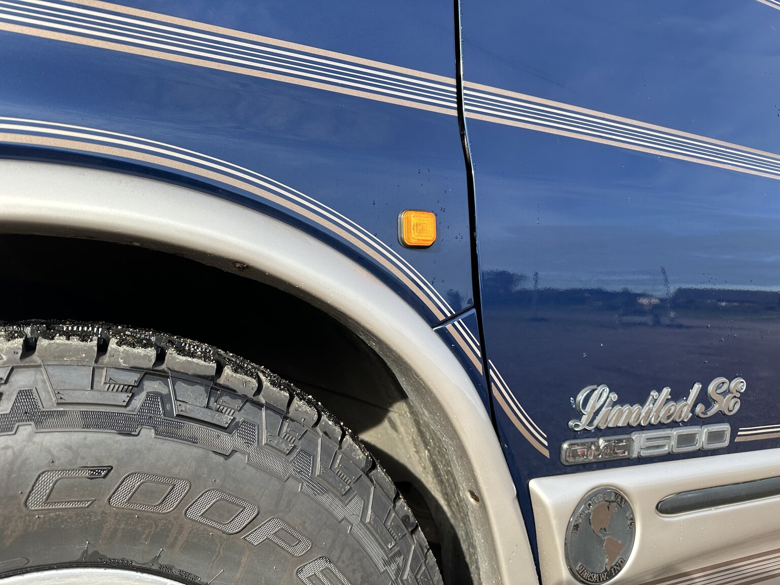 Exteriörbild på 2000 GMC Savana G1500 Conversion Van