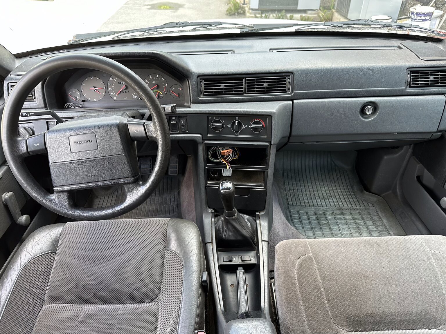 Interior image of 1998 Volvo 945