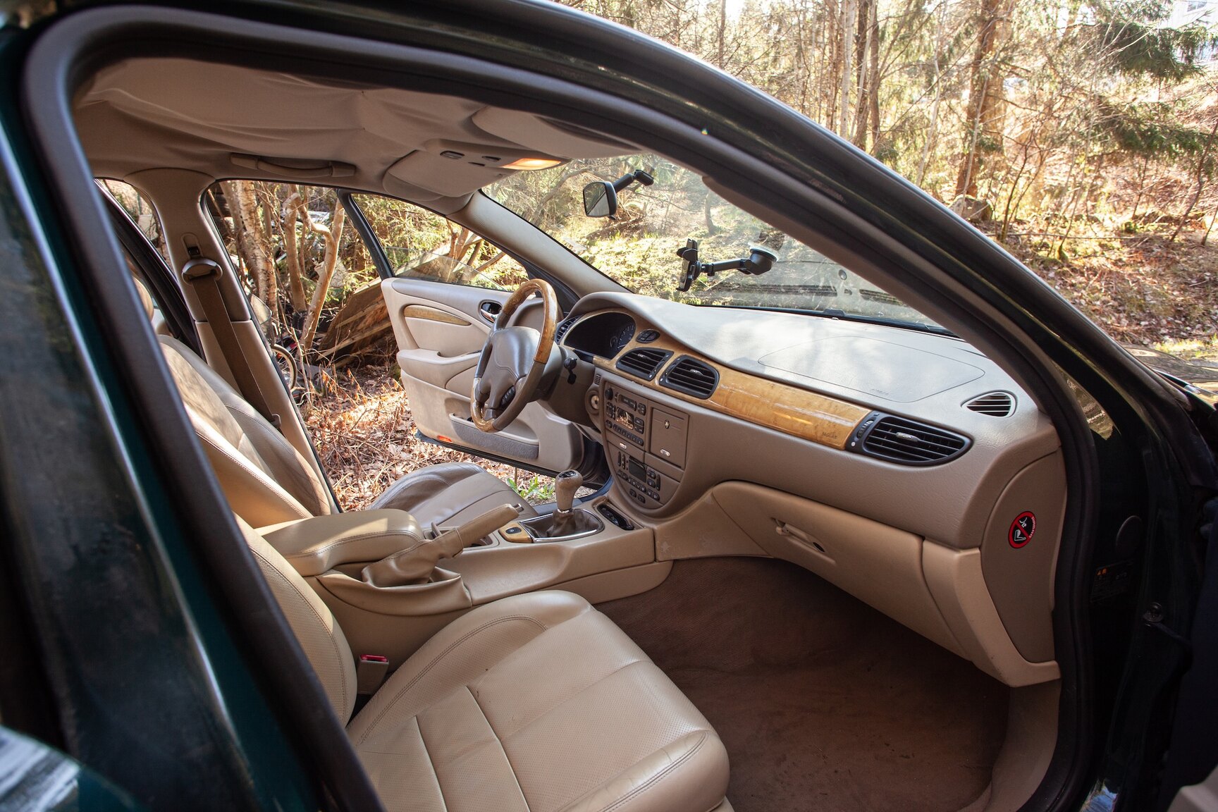 Interior image of 1999 Jaguar S-Type V6