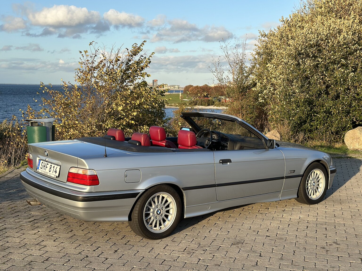 Exterior image of 1993 BMW 325i Convertible