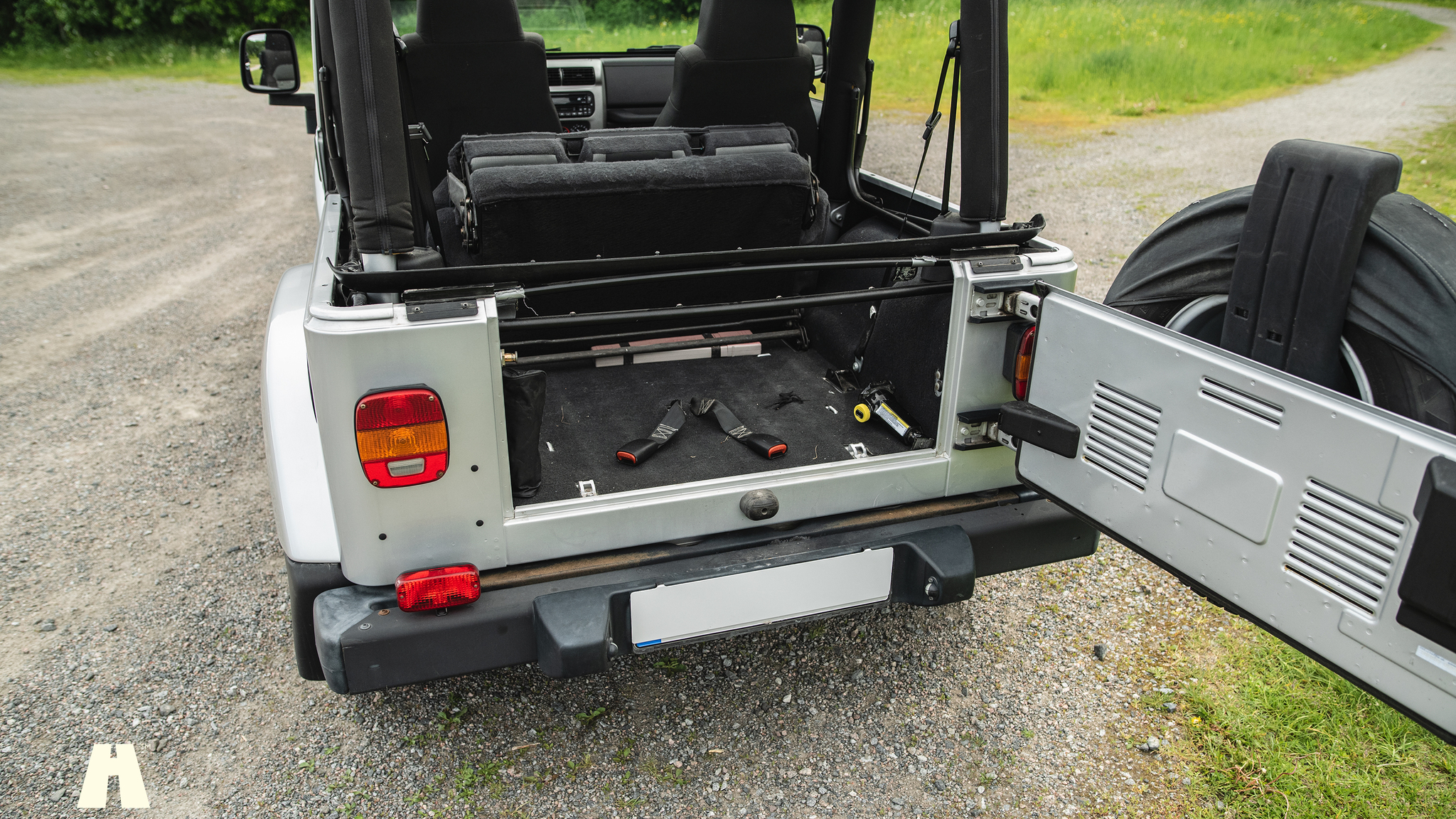 Innenraumfoto von 2006 Jeep Wrangler 4.0L Sahara 