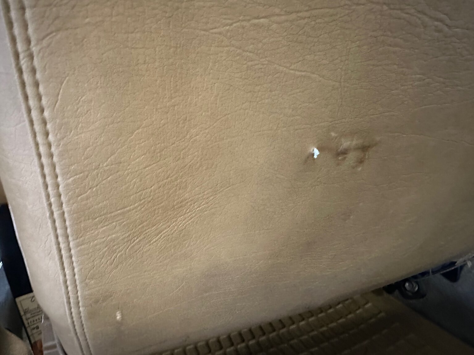 Interior image of 1986 Volvo 240 DL (25)