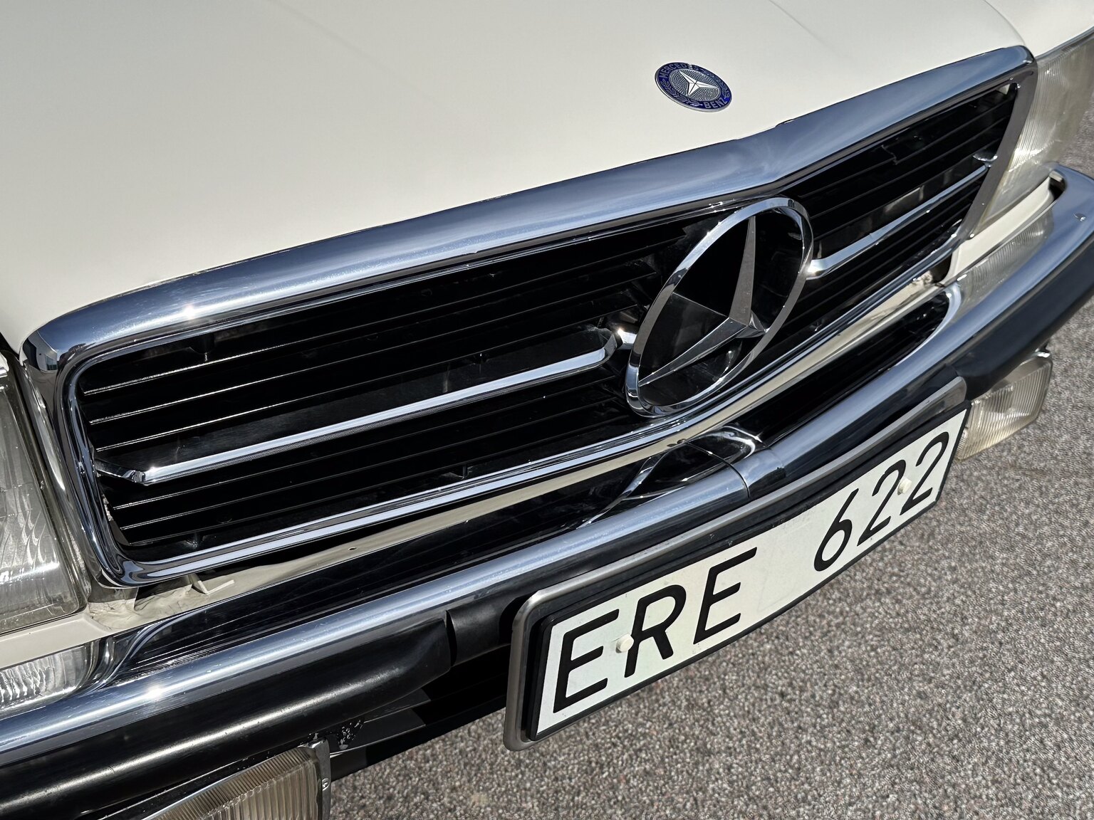 Exterior image of 1972 Mercedes-Benz 350 SL