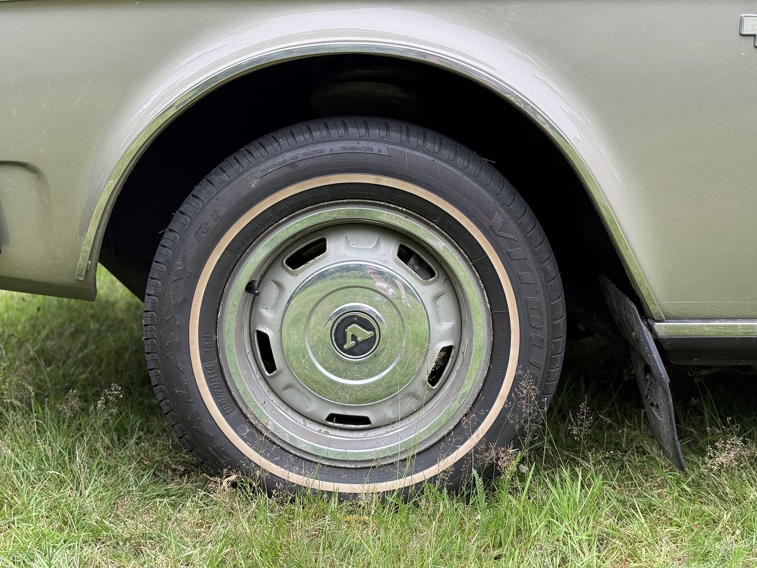 Exterior image of 1976 Volvo 264 V6 GL Automatisk