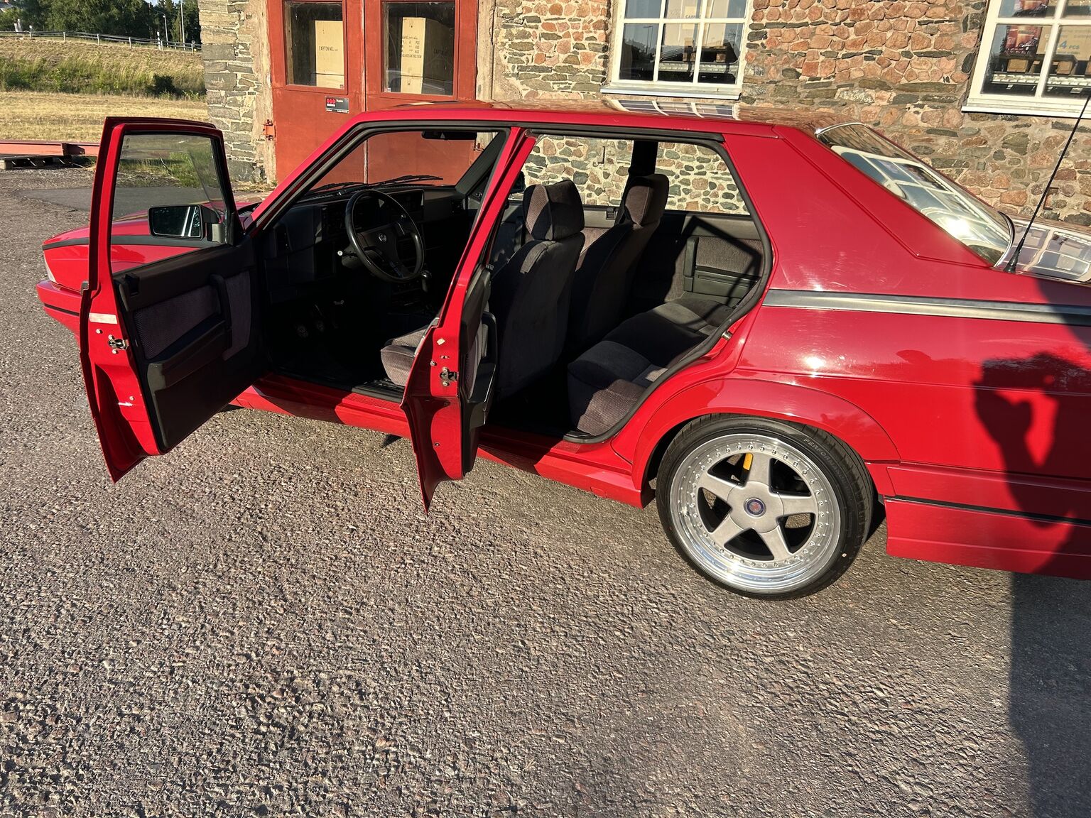 Interior image of 1988 Alfa Romeo 75 (5)