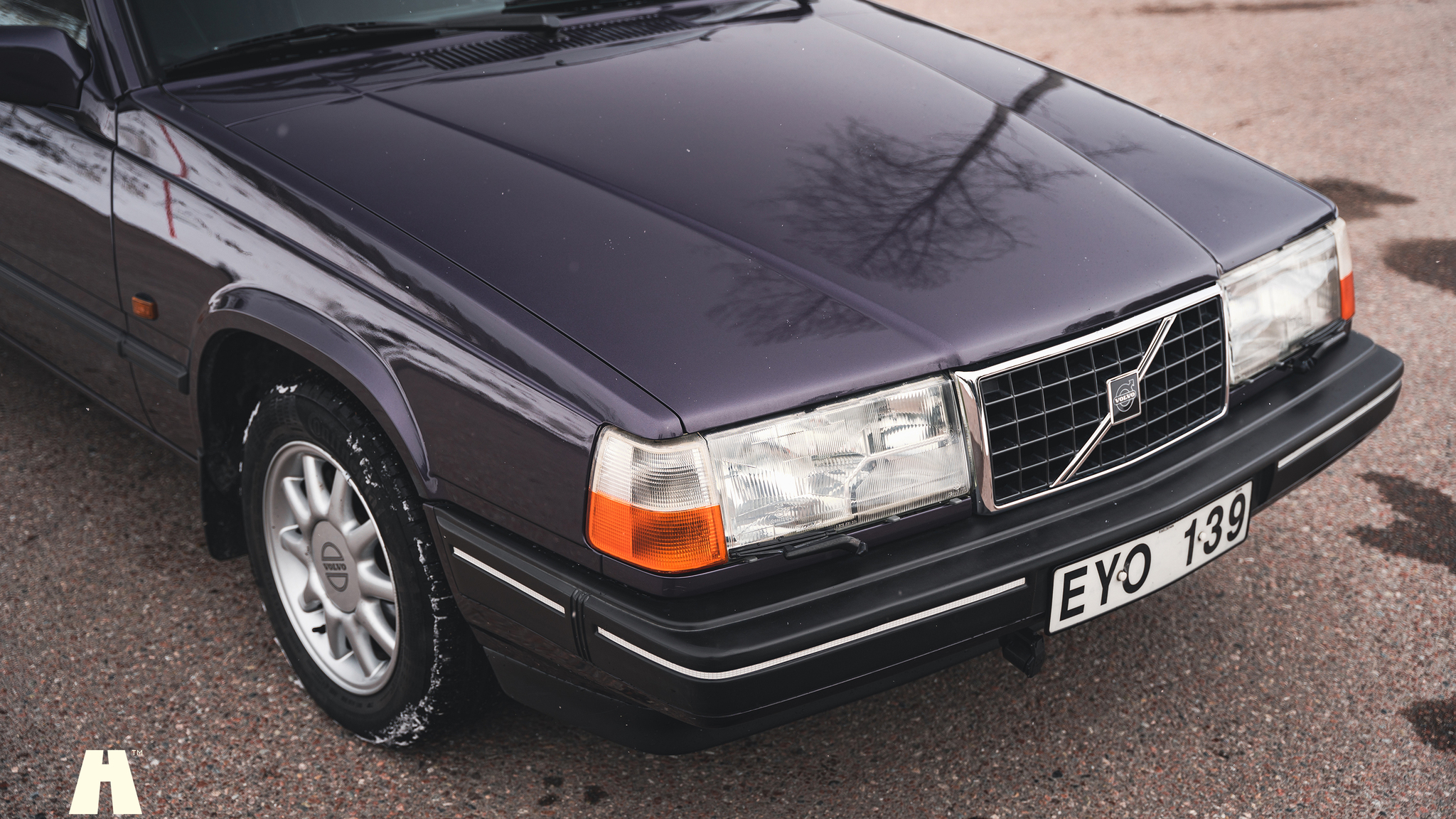 Exterior image of 1995 Volvo 940 SE