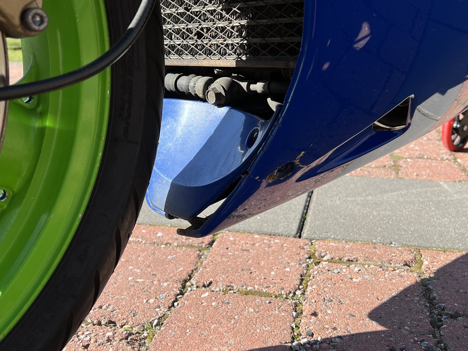 Exterior image of 1989 Kawasaki ZXR 750 H1 (64)