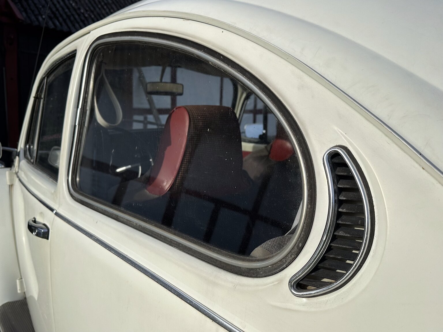 Exterior image of 1971 Volkswagen Beetle 1302 S