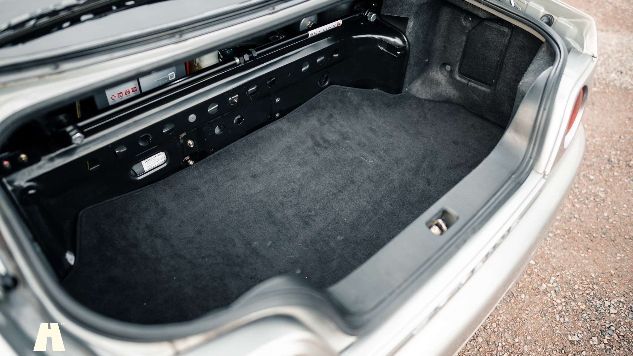Interior image of 1996 Nissan Skyline R33 GT-R
