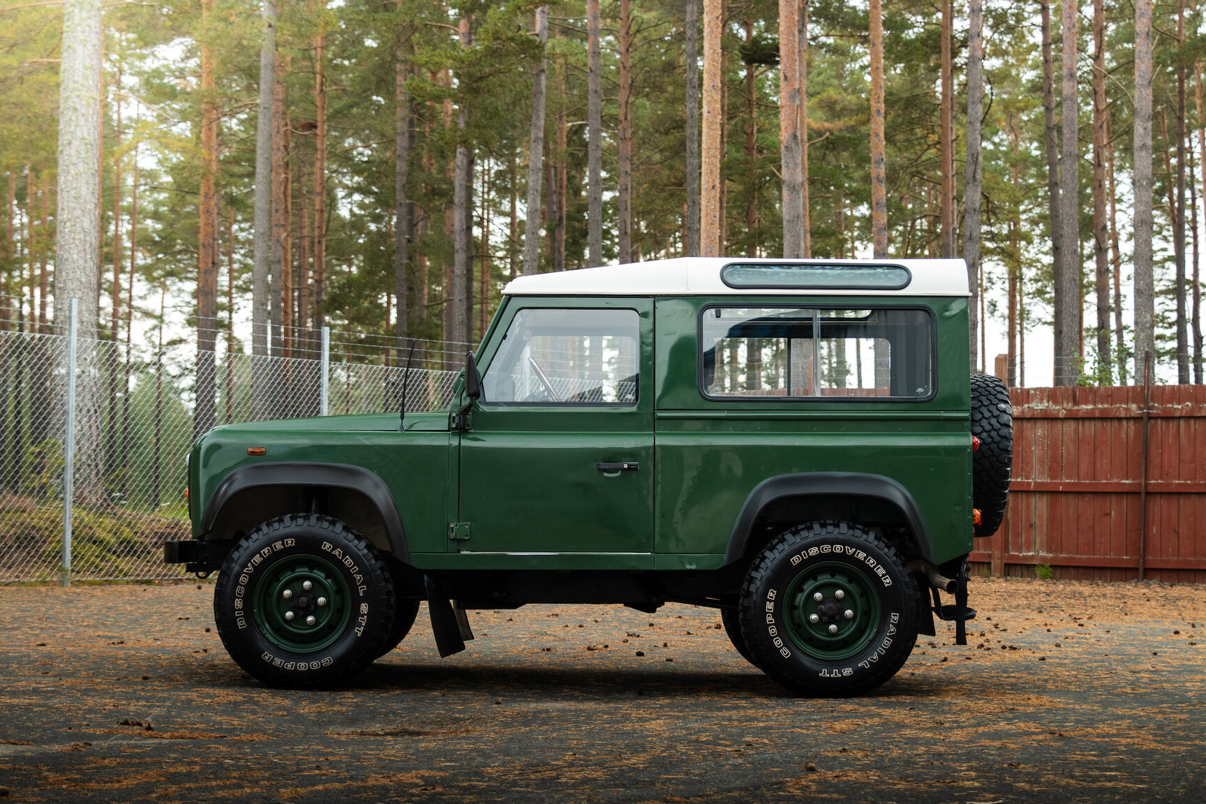 Aussenfoto 1996 Land Rover Defender 90 300TDi (7)