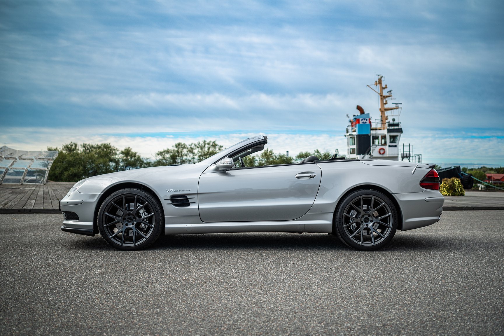 Exterior image of 2002 Mercedes SL 55 AMG