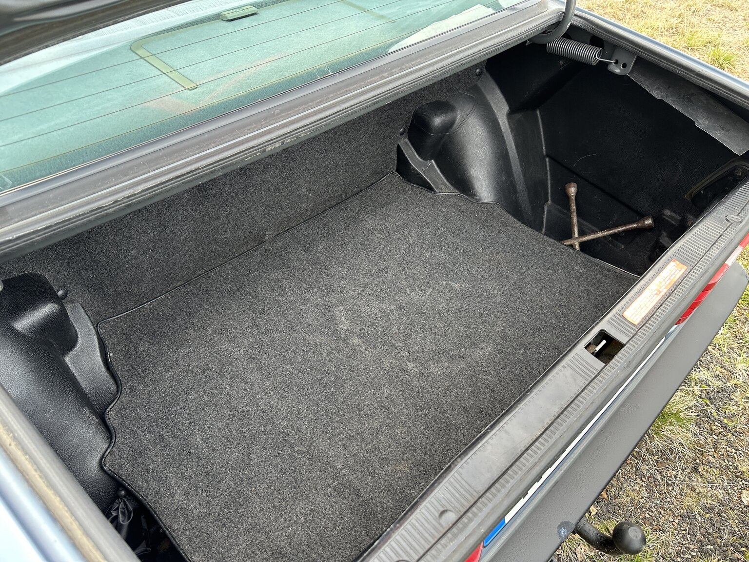 Interior image of 1988 Mercedes-Benz 190 E