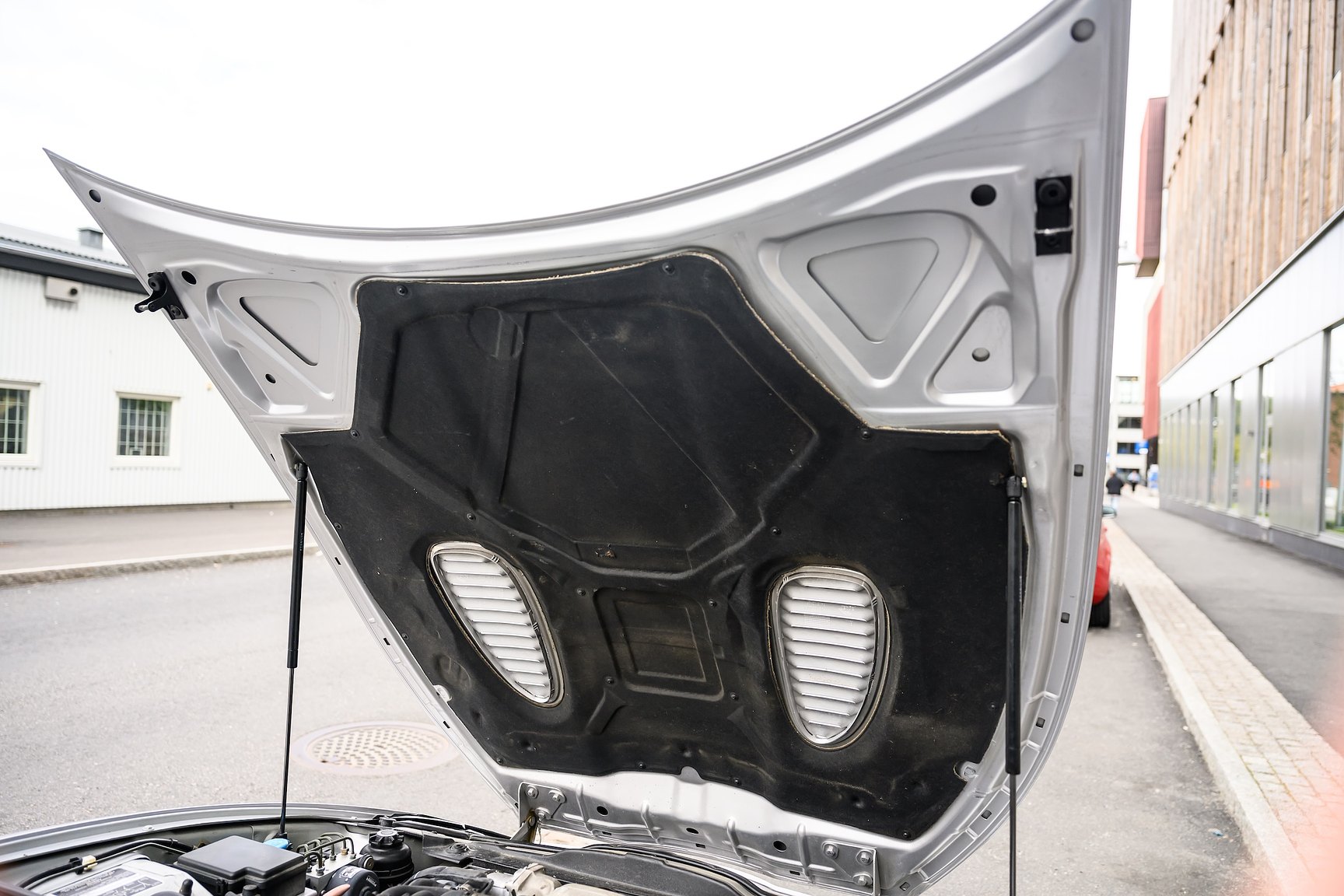 Image of 2001 Jaguar XKR Silverstone mechanics