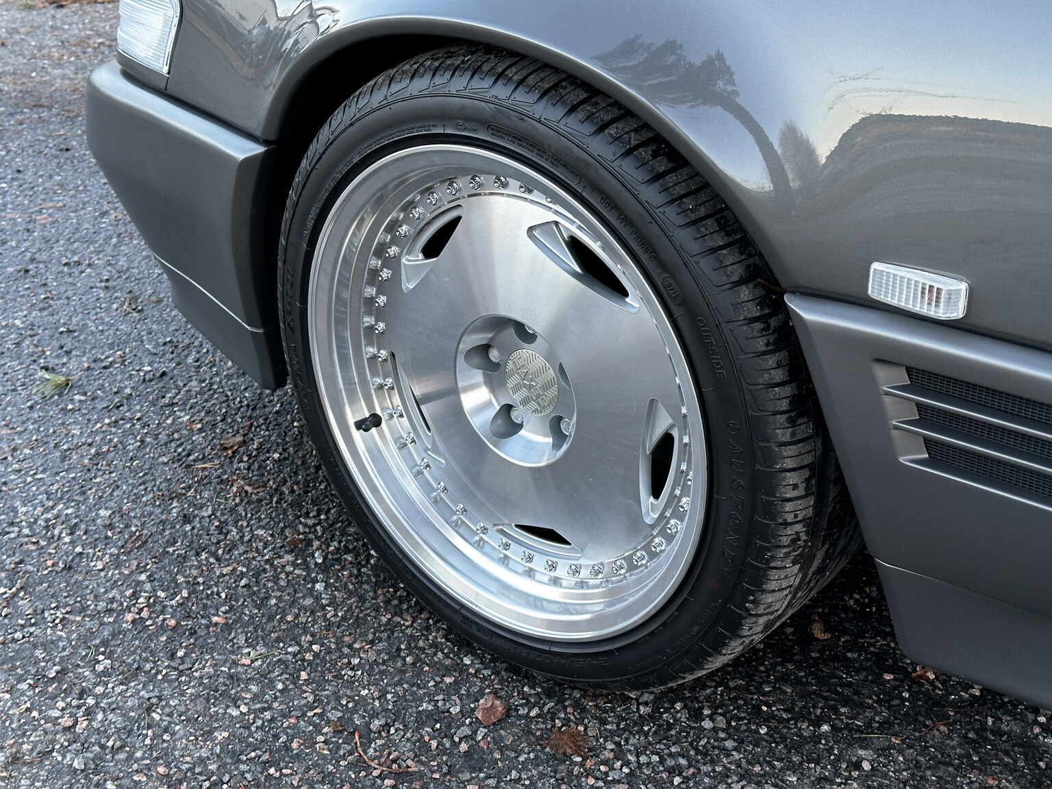 Exteriörbild på 1990 Mercedes-Benz SL500