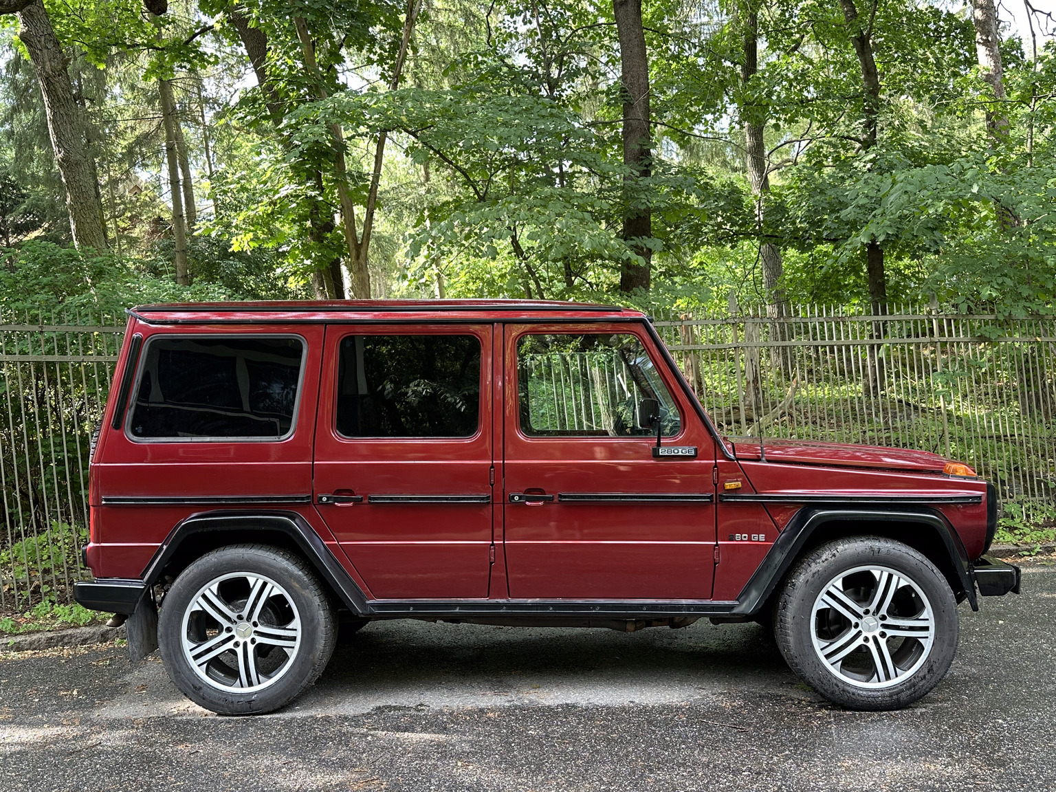 Exteriörbild på 1986 Mercedes 280 GE (14)
