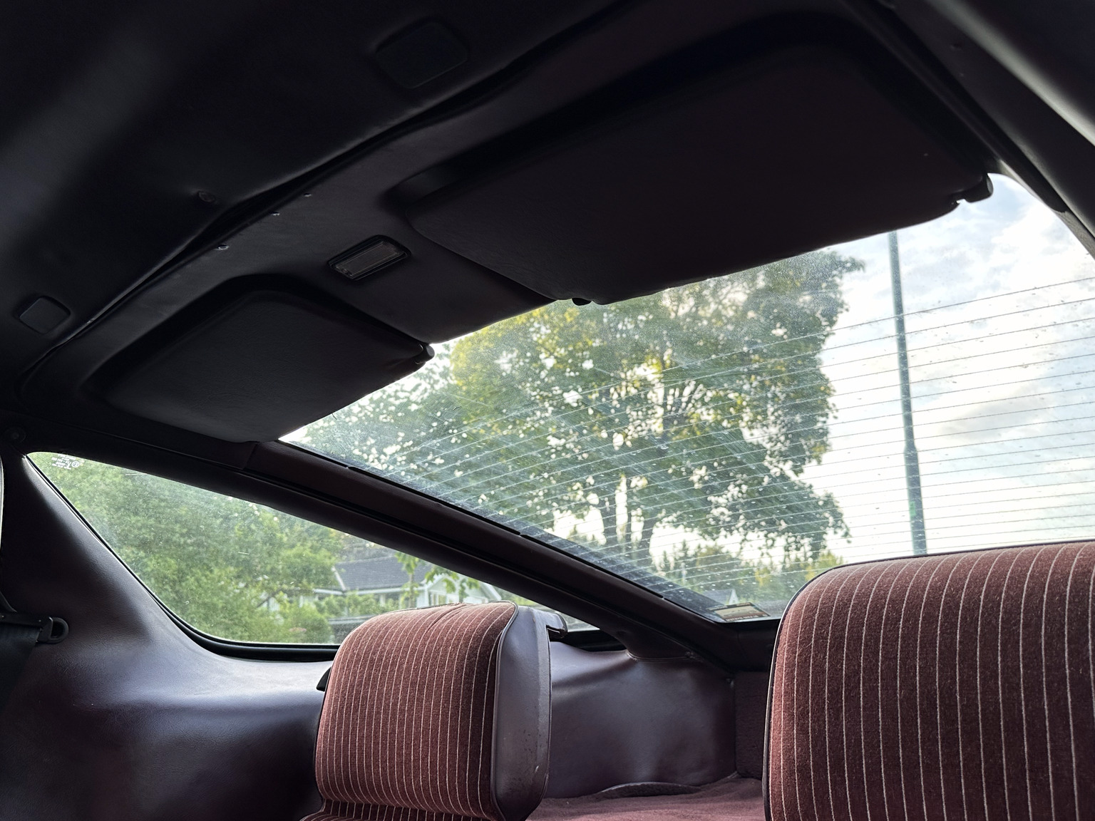 Interior image of 1985 Porsche 928 (26)