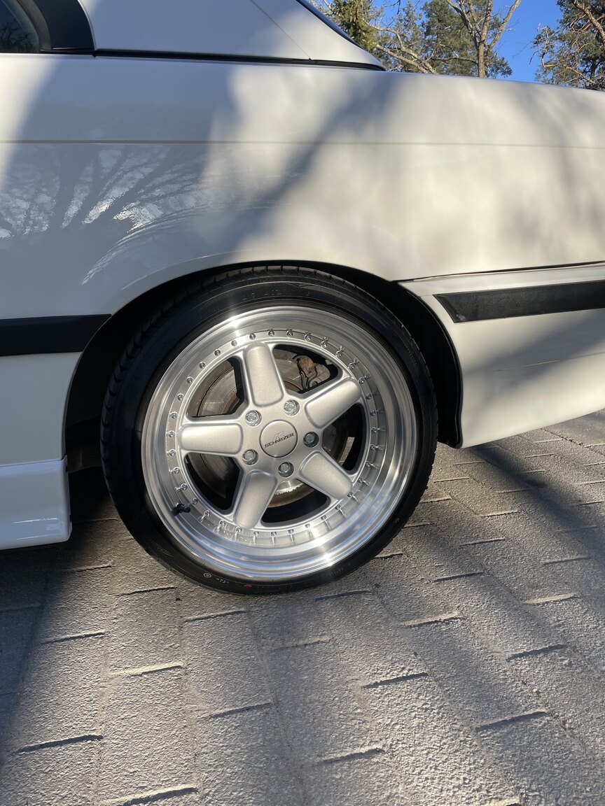 Exterior image of 1995 BMW 328 iA Convertible