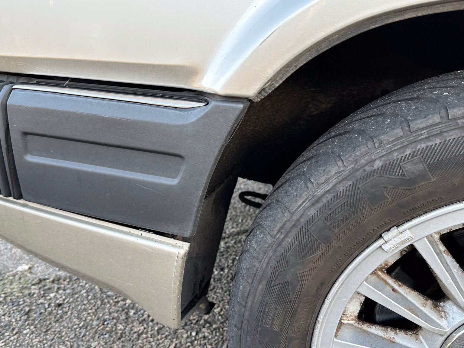 Exterior image of 1987 Volvo 780 Bertone